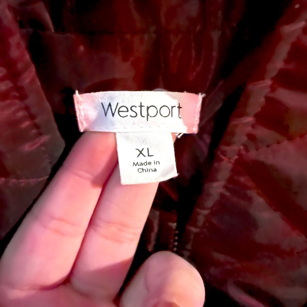 XL Westport red chrome vest with 2 snap button pockets